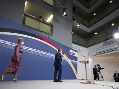 Der Wahlabend zur Bundestagswahl in Berlin im Konrad-Adenauer-Haus: Silvia Breher kommt nach Armin Laschet auf die B&uuml;hne.