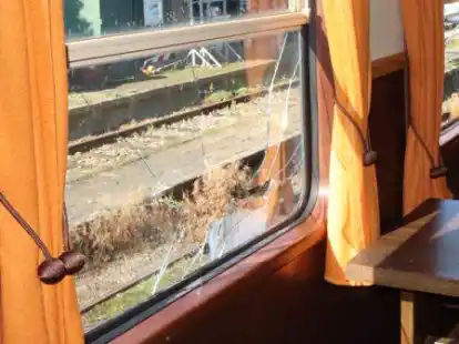 Mehrfach sind in den vergangenen Tagen die Wagen und Fahrzeuge der Museumseisenbahn Cloppenburg-Friesoythe am Bahnhof B&ouml;sel besch&auml;digt worden.