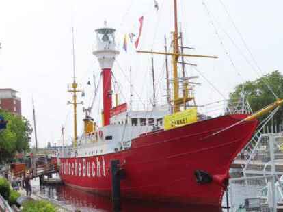Geht wieder in die Werft - diesmal f&uuml;r die Reparatur der Sabotage-Sch&auml;den: das Museums-Feuerschiff &bdquo;Amrumbank/Deutsche Bucht&ldquo;.
