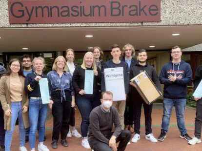 Die Sch&uuml;lerinnen und Sch&uuml;ler des Politikkurses von Christian Kaiser organisierten in diesem Jahr die Juniorwahl am Gymnasium Brake.