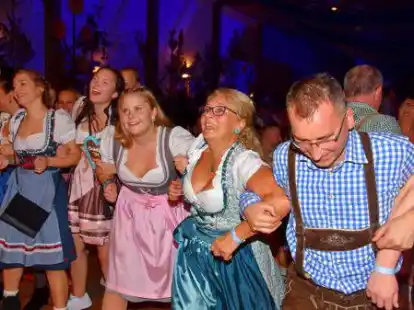 Das Oktoberfest in Elsfleth sorgt &ndash; wie hier bei der Ausgabe im Jahr 2019 &ndash; f&uuml;r pr&auml;chtige Partystimmung.