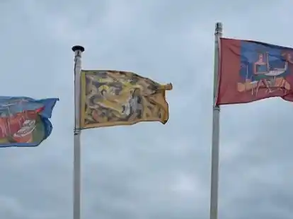 Die Fahnen des Kunstvereins Nordenham werden bald wieder abgeh&auml;ngt.