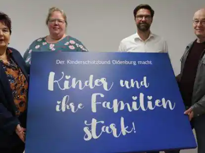 Zusammenarbeit: (von links) Monika Kreye und Sandra Strahler vom Kinderschutzbund sowie Stephan Groothuisen und Gerd Koop vom Rotary Club Oldenburg-Schloss