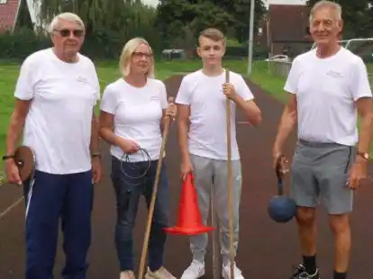 Das Sportabzeichen-Pr&uuml;ferteam des ETB (von links): Jochen Hennig, Susanne Kie&szlig;, Ole Kie&szlig;, Anton Stindt