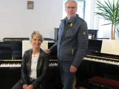 Das soll's sein: Birgit Meyer-Beylage und Franz Kr&ouml;ger vom Vorstand des M&uuml;hlenvereins hoffen auf zahlreiche Spenden, damit das Grotrian-Steinweg-Klavier f&uuml;r das Kulturzentrum Alte Wasserm&uuml;hle angeschafft werden kann.