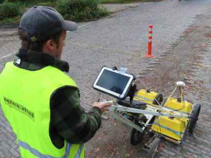 Ronald Freibothe von Eastern Atlas am Bodenradar.