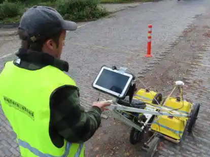 Ronald Freibothe von Eastern Atlas am Bodenradar.