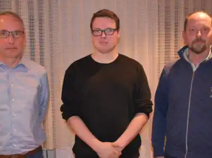 Sie wollen sich weiterhin f&uuml;r die F&ouml;rderung des d&ouml;rflichen Gemeinschaftsleben und die Pflege der d&ouml;rflichen Gemeinschaftseinrichtungen einsetzen (von links):  Hans-Dieter Hanekamp, Jan Niemeyer und Aljosza Szimannski. Auf dem Foto fehlt Schriftf&uuml;hrerin Liane Pahl.