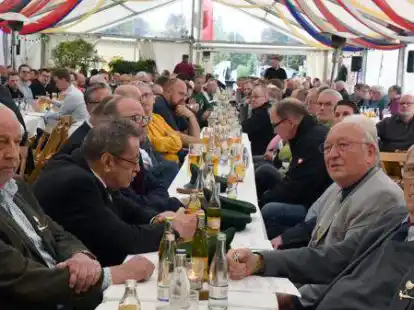 Im Festzelt: Rund 300 Mitglieder haben an der Generalversammlung der Gilde teilgenommen.
