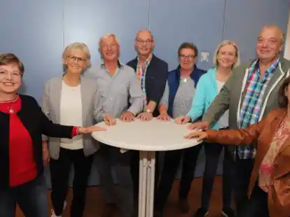 Der Vorstand des Sozialverbandes Elisabethfehn hofft auf zahlreiche Aktivit&auml;ten im kommenden Jahr (v.l.): Karin Schmidt, Elisabeth Zumbr&auml;gel, Egon Pestrup, Hermann We&szlig;els, Hedwig Hoffmann, Rita We&szlig;els, Ewald Jansen, Angelika Schulz.