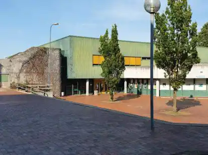 Hat sich zum gro&szlig;en Sorgenkind entwickelt: die Mehrzweckhalle am Huder Bach.