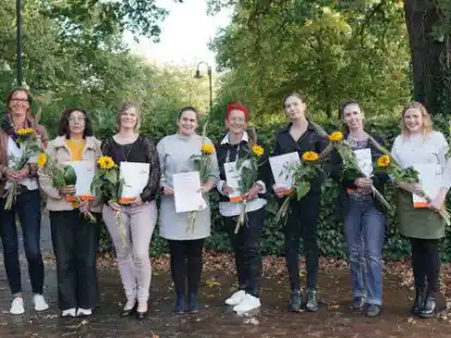 Haben den Zusatzkurs f&uuml;r die Kindertagespflege absolviert: Verena Runge, Anja B&ouml;ttger, Sabine Schneider, Samantha Bu&szlig;, Susanne Nienaber, Elisabeth Eils, Mandy Lipinski, Jessica Neuhaus, Inna Lambrecht und Claudia K&uuml;hling