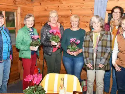 (von links) Andrea Kratzmann, Urte Rademacher, Kerstin Aschenbeck, Ilse Kramer, Christa Verhaeg, Anke Witte und Ute Hinrichs