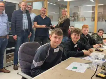 H&ouml;gemann und die OBS Garrel kooperieren (v.l.): Ralf kl. St&uuml;ve, Markus Berssen, Stephan Hukelmann, Stefan Hack und Isabell Tangemann.