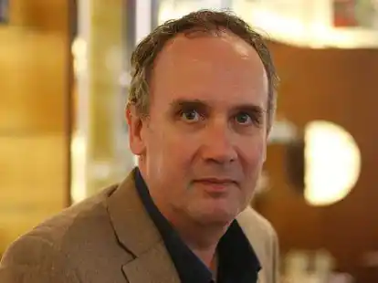 Im Interview mit der NWZ: Krimi-Autor Volker Kutscher, der am 14. Oktober in Oldenburg aus seinem aktuellen Roman &bdquo;Olympia&ldquo; lesen wird.