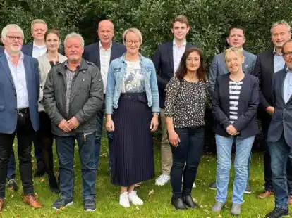 Sie sind im n&auml;chsten Stadtrat nicht mehr vertreten (v.l.): Dr. Matthias Lamping, Karl-Heinz Krone, Frank B&ouml;ckmann, Kerstin Renken, Hans Langen, Gerd Stratmann, Silke Diekhaus, Jonas Bickschlag, Resmiye Agirman, Marianne von Garrel, Christian Reiners, Hubert Schrand und Wilhelm Bohnstengel (auf dem Bild fehlen Heike de Buhr, Heinz L&uuml;bbers, Gerold T&ouml;bben und Jan-Gert Roter)