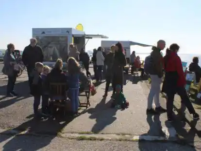 Zahlreiche kleine und gro&szlig;e G&auml;ste besuchen die Nabu Beobachtungsstation im Rheiderland.