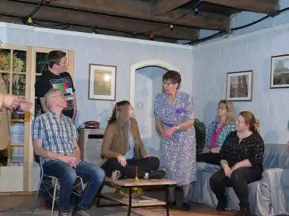 Proben seit Kurzem ihre neue Kom&ouml;die &bdquo;Leevslust un Waterschaden&ldquo;: die Akteure der Speelkoppel Hoyerswege.