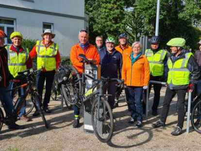 Die Fahrrad-Routenpaten des Ammerlandes: Werner Trauernicht (v. l.), Friedhard von Seggern, Egon Onnen, Frank Bullerdiek, Achim Becker, Martin Behrendt, Klaus-Peter Mensing, Gudrun Behrendt, Roland Renken, Erwin Gertje und Enno Edzard.