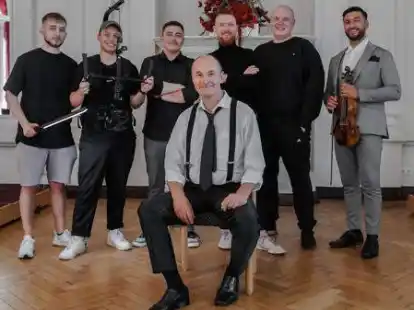 Zusammen mit dem Rappern von NPK pr&auml;sentieren Deniz und Ivo Berkenbusch (vorn) einen einzigartigen Song, der Rap und Oper kombiniert.