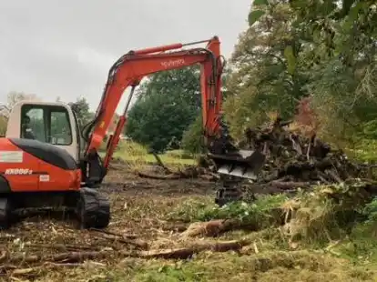 Sorgte f&uuml;r Aufregung: Ein Bagger hat die Fl&auml;che auf dem Diakonie-Gel&auml;nde  am Sch&uuml;tzenweg planiert.