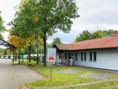 Der Eingangsbereich des Campingplatzes mit dem ehemaligen Spielehaus soll umgestaltet werden. Reichlich Geld daf&uuml;r hat der alte Rat auf seiner letzten Sitzung am Mittwochabend daf&uuml;r zusammen mit dem Haushalt f&uuml;r 2022 abgesegnet.