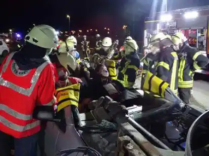 Spektakul&auml;r: eine Feuerwehr&uuml;bung in Ocholt