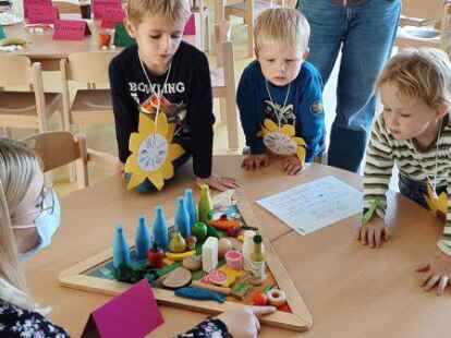 Bewegung und Gesundheit: Auch die Ern&auml;hrungspyramide lernen die Jungen und M&auml;dchen in der Christophorus-Kindertagesst&auml;tte kennen.