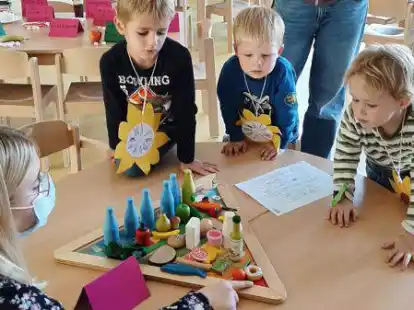 Bewegung und Gesundheit: Auch die Ern&auml;hrungspyramide lernen die Jungen und M&auml;dchen in der Christophorus-Kindertagesst&auml;tte kennen.