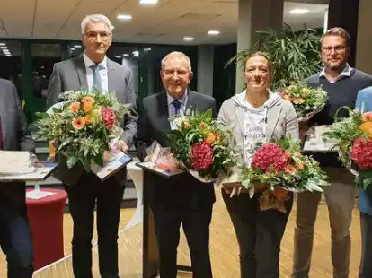 Abschied vom Rat: Hilko Finke (v.l.), Bernhard Wolff, Peter Zwiener, Sandra Meyer, Dennis Schneider und Rolf Junkermann.