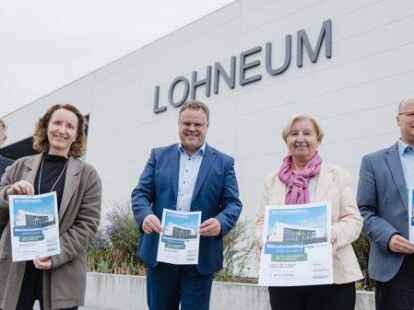 Heiner Th&ouml;lke (Vizepr&auml;sident des Heimatbundes OM), Cornelia Rothkegel-Hartke (Stadtmarketing Lohne), Tobias Gerdesmeyer (B&uuml;rgermeister der Stadt Lohne), Gisela L&uuml;nnemann (Gesch&auml;ftsf&uuml;hrerin des Heimatbundes) und Gert K&uuml;hling (allgem. Vertreter des B&uuml;rgermeisters).