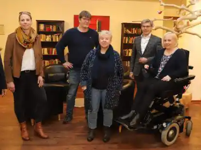 Der neu gew&auml;hlte Vorstand von &bdquo;KIDS&ldquo; m&ouml;chte die erfolgreiche Arbeit auch in den kommenden drei Jahren fortsetzen (von links): Johannes Budde, Gaby Brosig, Volker Bley, Beate Greiner, Ludwig Frye, Silke Eckel und Ursula N&uuml;dling.