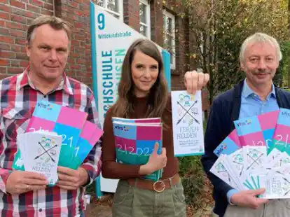 Freuen sich auf die &bdquo;Ferienhelden&ldquo;: (von links) Manfred Huisinga, Maren Bening und Hinrich Ricklefs von der VHS Wildeshausen.