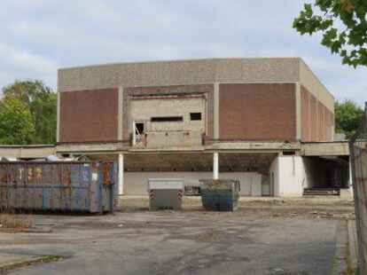 Das Neue Theater in Emden soll zum Festspielhaus am Wall umgebaut werden. Doch mit der Fertigstellung ist jetzt wohl erst im Herbst 2022 zu rechnen.