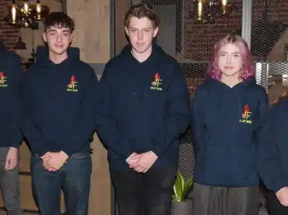 Wurden in die Einsatzabteilung &uuml;bernommen: (von links) Johs Aden, Karim Abaied, Jonas Vo&szlig;, Laura Richter und Tomke Burmann.