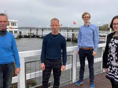 F&uuml;r das Foto mit Abstand, bei den Sondierungen thematisch eng beieinander: (v.li.) Bernd Jan&szlig;en (Gr&uuml;ne), Michael Cordes (FDP), Arne Brunne&eacute; (Gr&uuml;ne) und Katharina Fischer-Sordon (SPD) wollen Bad Zwischenahn in einer Ampelkoalition voranbringen.