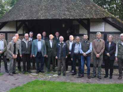Treue Mitglieder: Viele Ehrungen konnte Hegeringleiter Dr. Hans Fittje (rechts) auf der Jahreshauptversammlung durchf&uuml;hren.