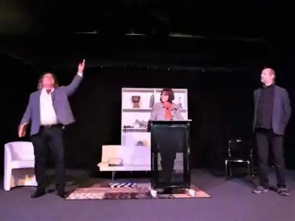 In dem St&uuml;ck &bdquo;Der Ehrentag&ldquo; standen (von links) Hans-Gerd Hansing, Susanne Seedorf und Rolf Wilkens auf der B&uuml;hne.