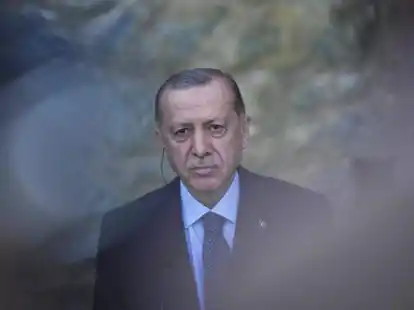 Der t&uuml;rkische Pr&auml;sident Recep Tayyip Erdogan hat mehrere Botschafter zu &bdquo;unerw&uuml;nschten Personen erkl&auml;rt&ldquo;