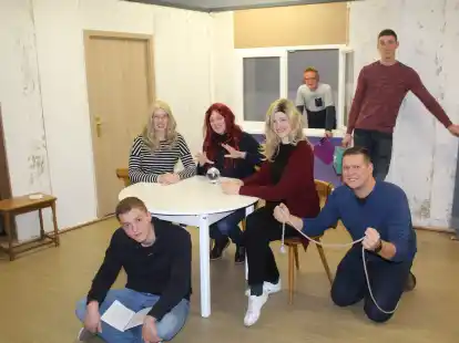 Die &bdquo;Sp&auml;&auml;lk&ouml;ppel Wiefelst&auml;&ldquo;: Das Ensemble freut sich, dass es wieder den Schauspielbetrieb aufnehmen kann.