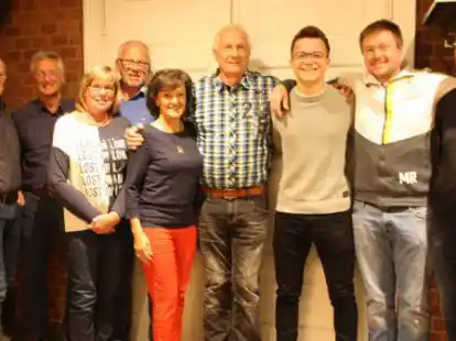 Der Tennisverein Bookholzberg hat einen neuen Vorstand: (von links) Manfred K&uuml;nzel, Reinhard Wegener-Kopp, Anneli Seidel, Gerd Seidel, Hildburg Free, Hans-Gerd Duesmann, Tim Luca Ihde, Marco Reuschler und Dieter Sch&uuml;ttke. Nicht auf dem Bild ist die zweite Pressewartin Heike K&uuml;nzel.