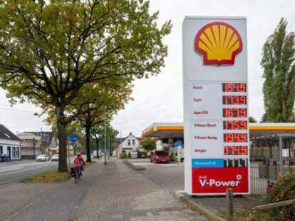 Shell -Tankstelle an der Cloppenburger Stra&szlig;e: Super kostet fast 1,74 Euro.