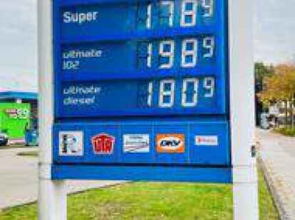 An der Aral-Tankstelle in der Alexanderstra&szlig;e lag der Preis f&uuml;r Super am Montag bei fast 1,80 Euro.