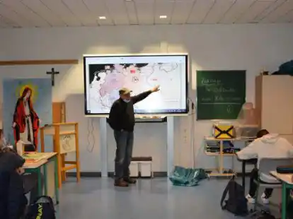 Der DDR-Zeitzeuge Rainer Dellmuth war nun zu Besuch in den zehnten Klassen der Cloppenburger Marienschule