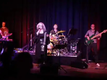 Ein tolles Konzert bot die Gruppe Chasing Mary in der Nordenhamer Jahnhalle.