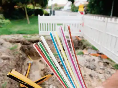 Leerrohre f&uuml;r Glasfaserleitungen (Symbolbild): Auch viele B&uuml;rgerinnen und B&uuml;rger aus der Gemeinde Apen w&uuml;nschen sich schnelleres Internet.