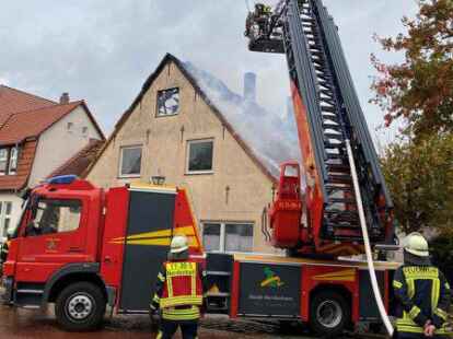 Die Drehleitern der Freiwilligen Feuerwehren Brake und Nordenham waren im Einsatz.
