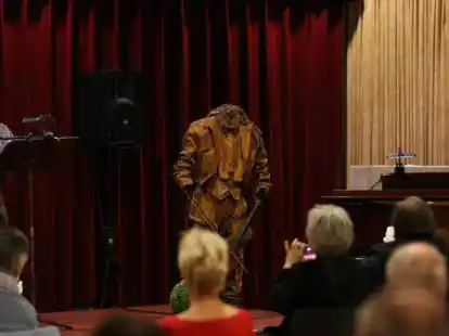 Gro&szlig;e Unterhaltung: die Konzert- und Operns&auml;ngerin Birgit Brodisch (links) und ihr Gesangspartner und Klavierbegleiter Freddy Hinrichs