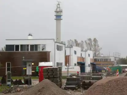 Unter anderem an den P&uuml;tten in Tossens entstehen zurzeit neue Ferienh&auml;user.