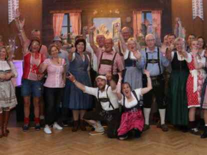 Passend gekleidet feierten die G&auml;ste den Bayrischen Abend im Gast- und Eventhaus.